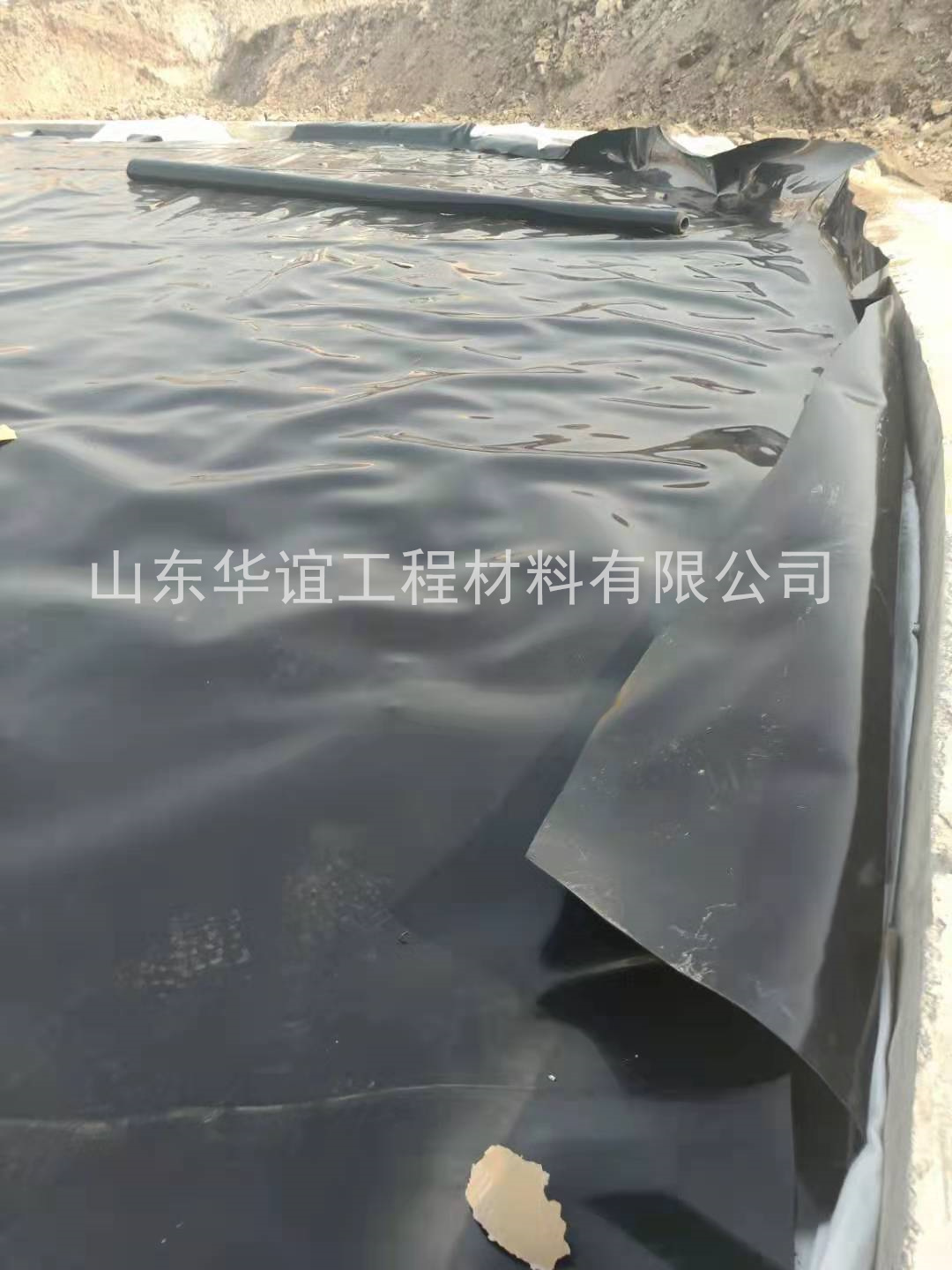 防滲膜現(xiàn)場.jpg 防滲膜現(xiàn)場.jpg